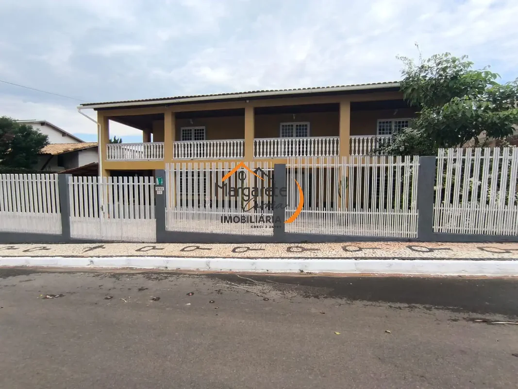 Imobiliária Margarete Corrêa vende casa no Condomínio Solar de Athenas.*Aceita F...