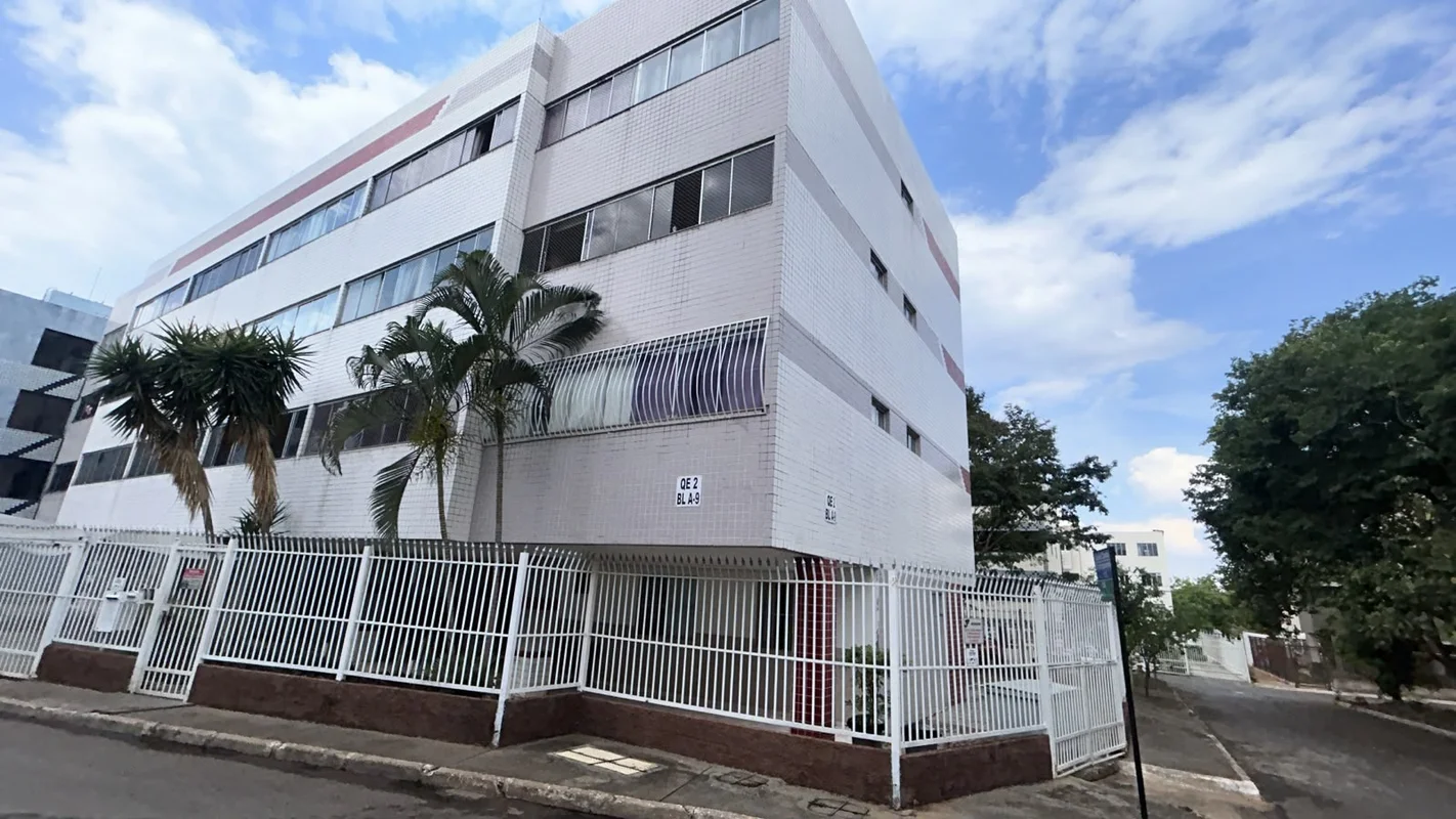 Claudio Sinimbu vende ótimo apartamento vazado, encontra se desocupado, são 2 qu...