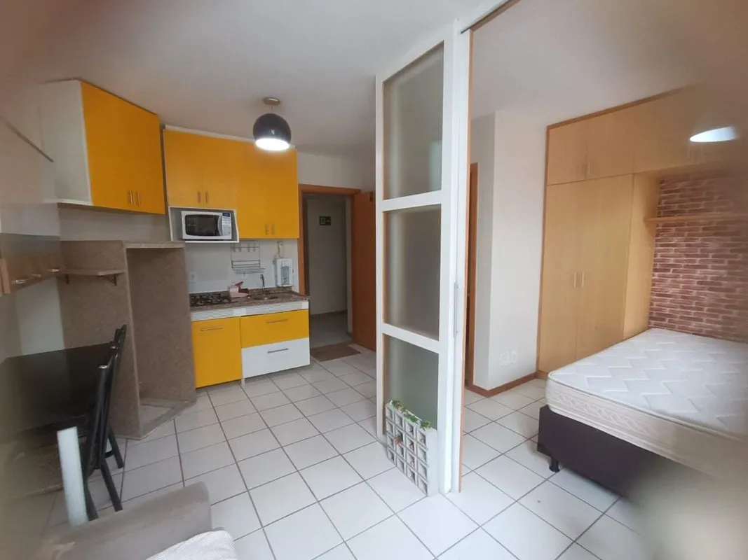 KITNET MOBILIADA + GARAGEM | EDIFÍCIO ANTARES II - SUDOESTE - R$ 390.000,00Kitne...
