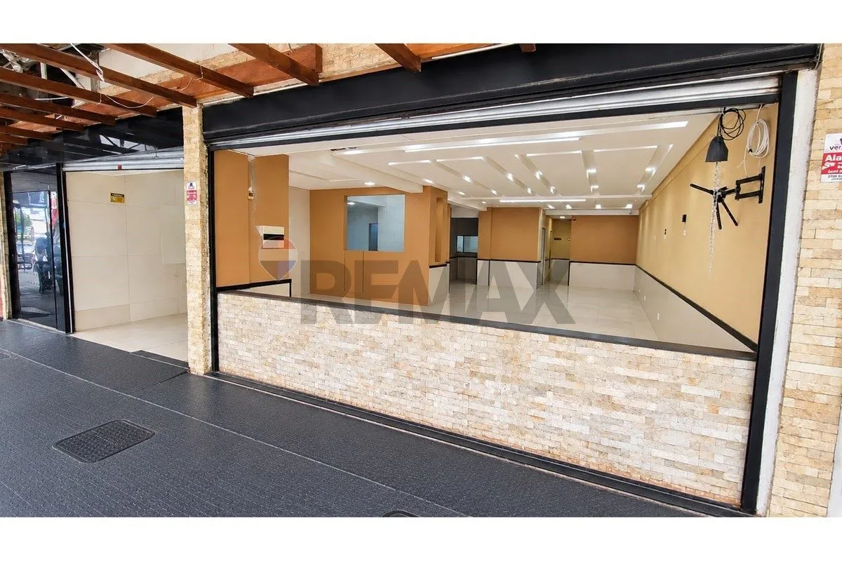Edwin Ferreira - 61 9 8 2 2 2 9 21 1OPORTUNIDADE COMERCIAL 210 m²Excelente espaç...