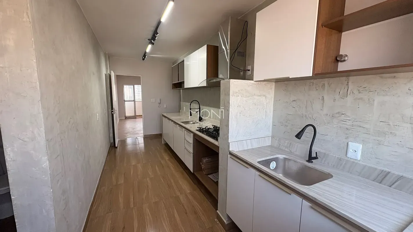 Apartamento Reformado e Espaçoso com 101 m² 3 Quartos (1 Suíte), DCE e Vista Liv...