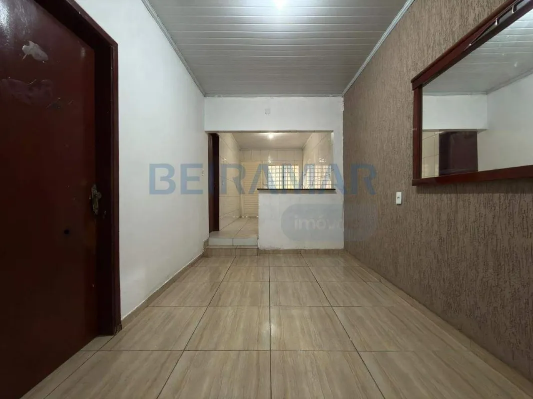 Excelente casa de 3 quartos, ampla, espaçosa e sozinha no lote, ideal para quem ...