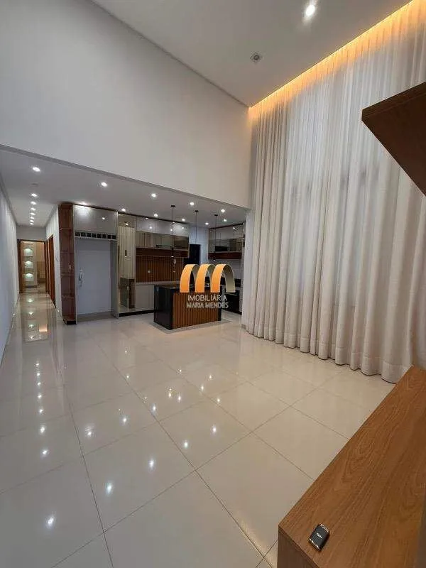 Casa residencial à venda no Bairro Parque Brasília 2ª Etapa, próximo ao supermer...