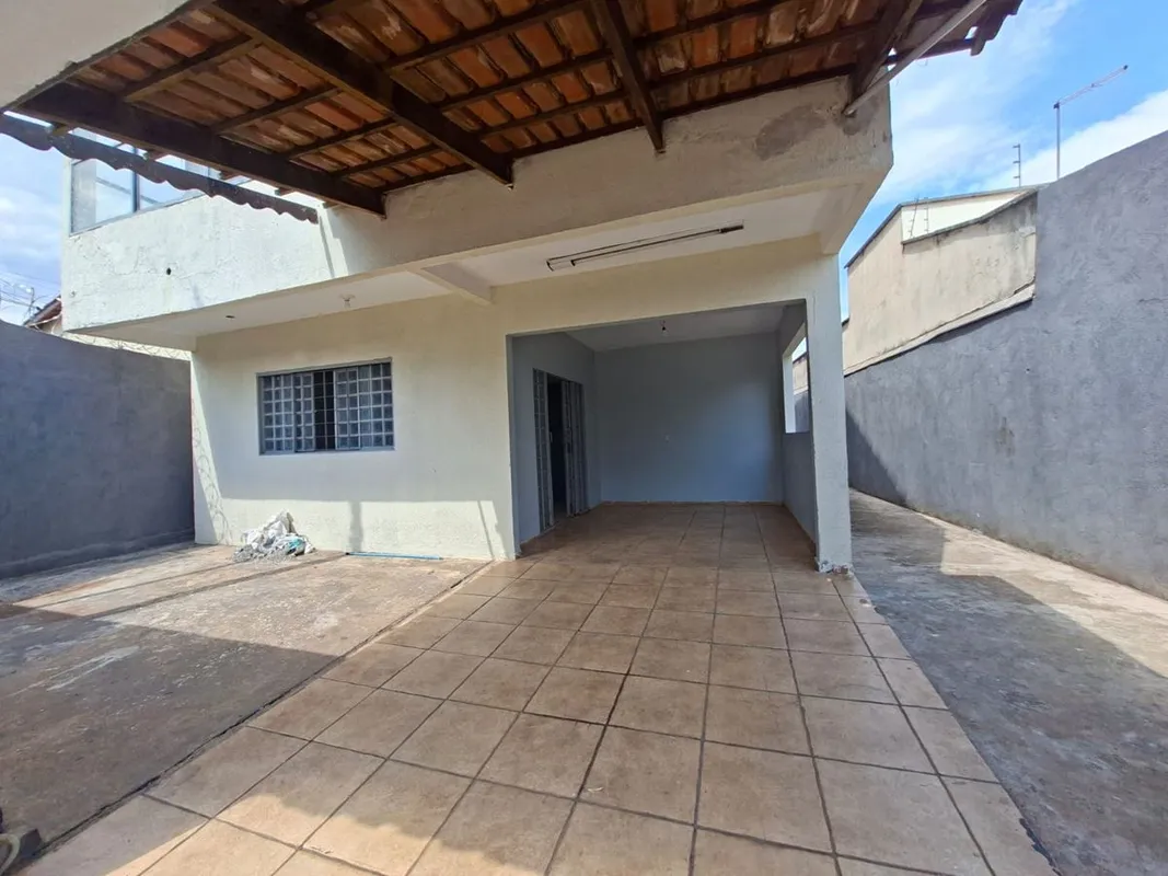 Sobrado com 2 Suítes e Barracão | Setor Morada do SolExcelente oportunidade para...