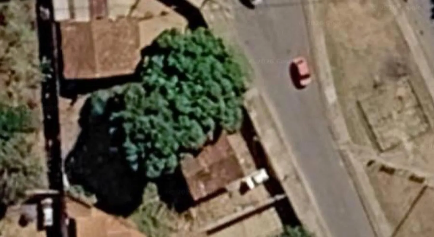 Casa localizada no Setor Nova Brasília, ao lado do Garavelo, em uma região com f...