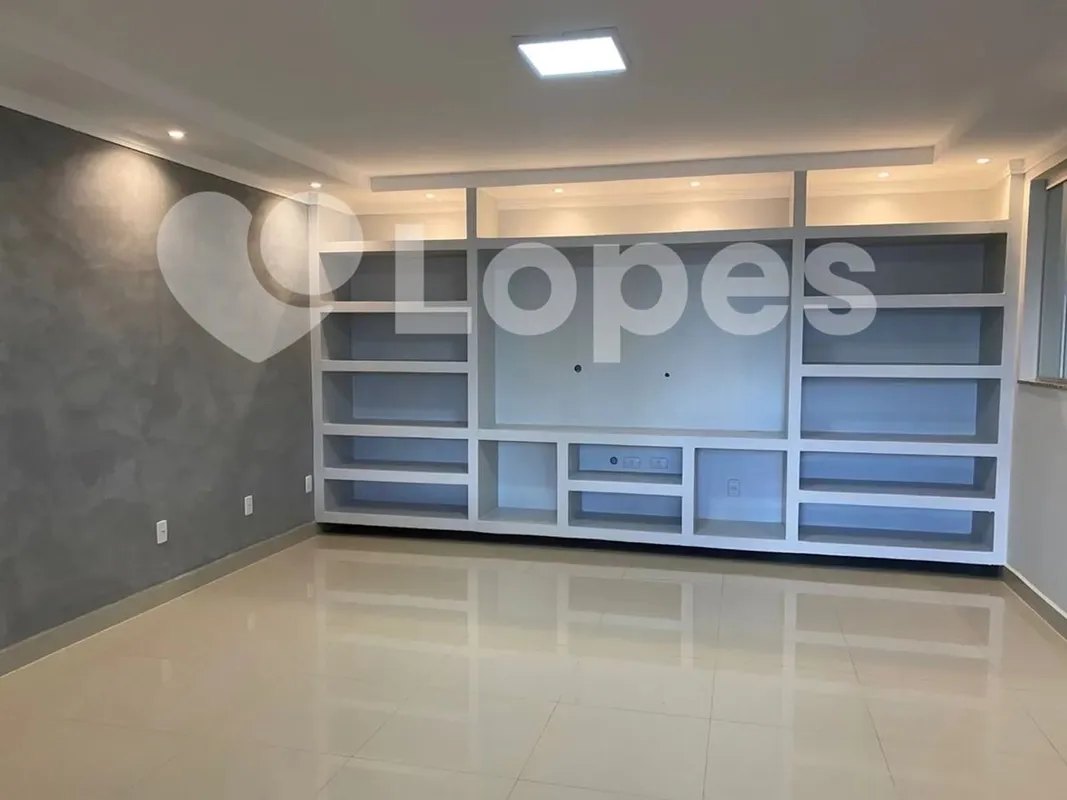 Casa à Venda no Parque Anhanguera – 4 Quartos, Suíte, Piscina e Área de Churrasc...