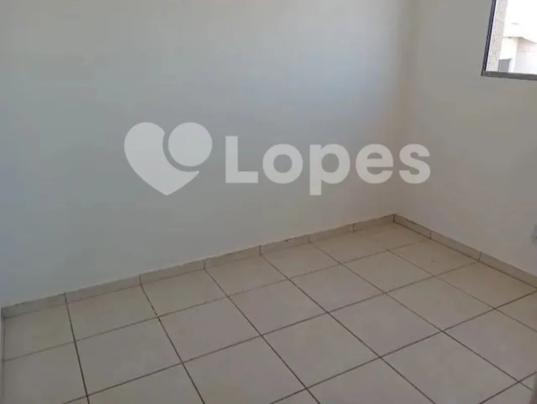 Apartamento de 2 quartos, recentemente reformado, com 65,44 m², localizado em an...
