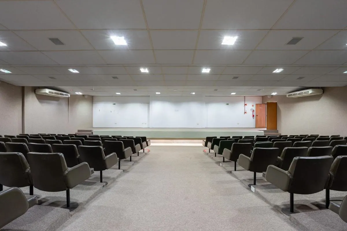 SEDE INSTITUCIONAL NO SAUS - 1.985 M² - AUDITÓRIO PARA 160 PESSOAS - 24 VAGASUma...