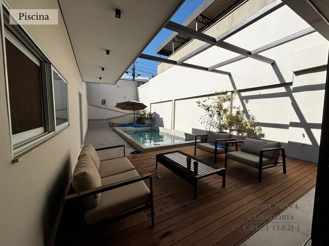 Casa térrea recém-reformada no Residencial Girassol, com 400m² de área privativa...