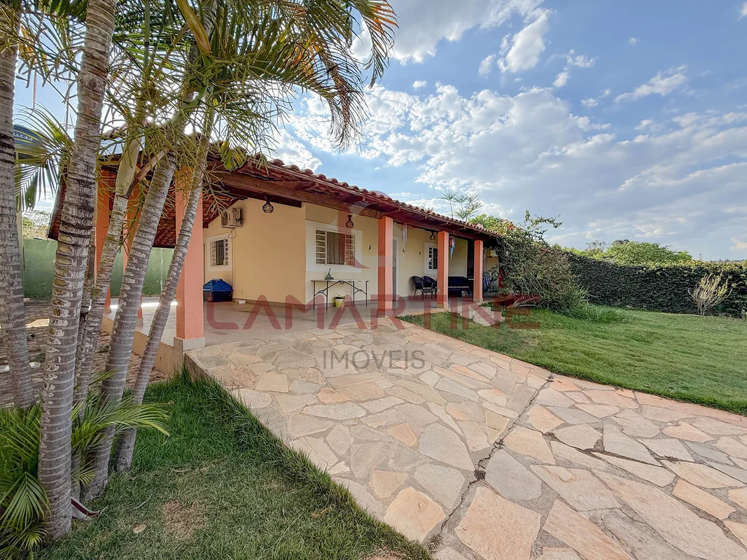 ACEITA PERMUTA POR APARTAMENTO EM ÁGUAS CLARASCasa térrea localizada no Condomín...