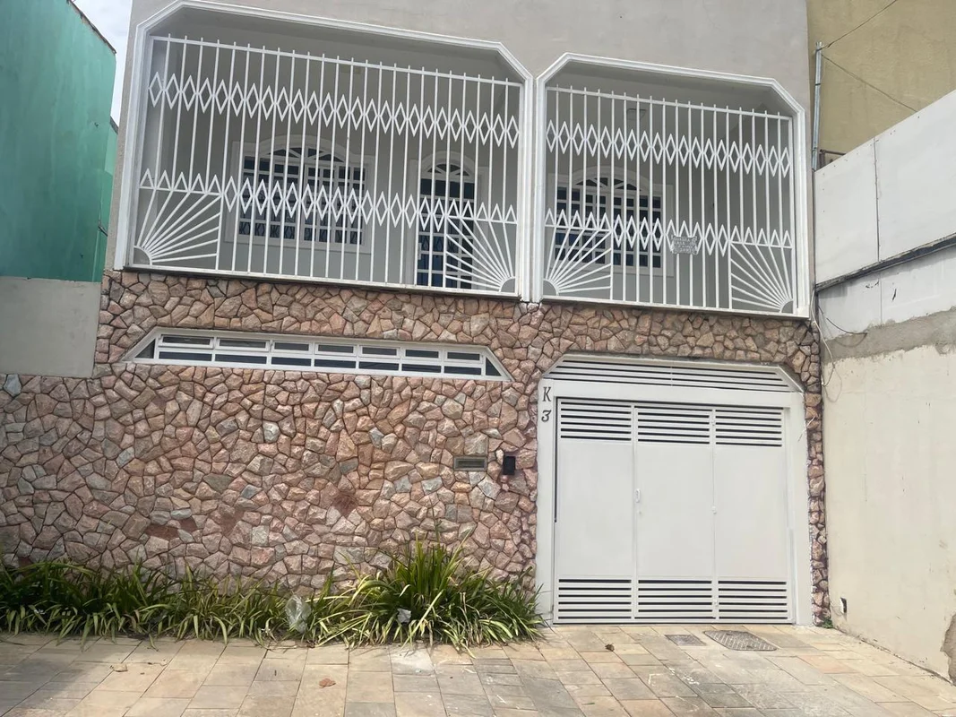 Casa disponível para aluguel na Granja Do Torto. O imóvel apresenta 450 m² de ár...