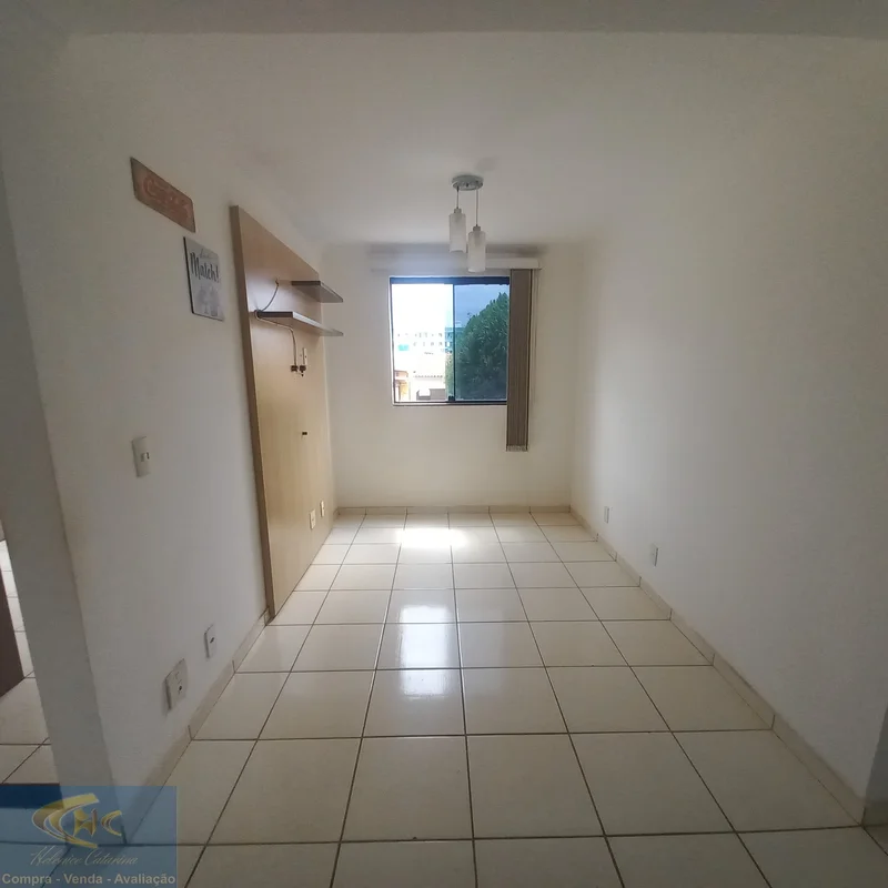 QI 14 - Ótima opção de imóvel no Guará! Por estar desocupado, no 1º andar, volta...