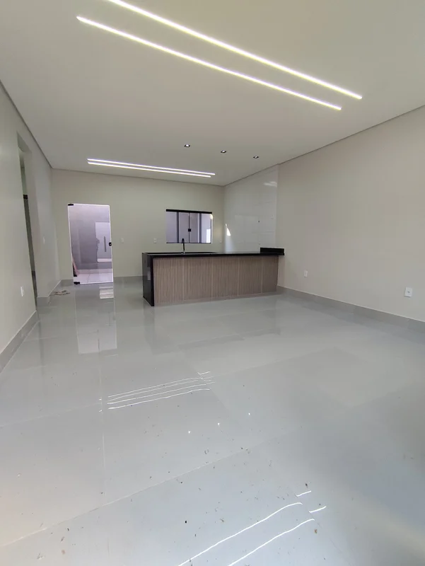Casa com 3 quartos, sendo 1 suíte na Quadra 404 do Recanto das EmasCasa composta...