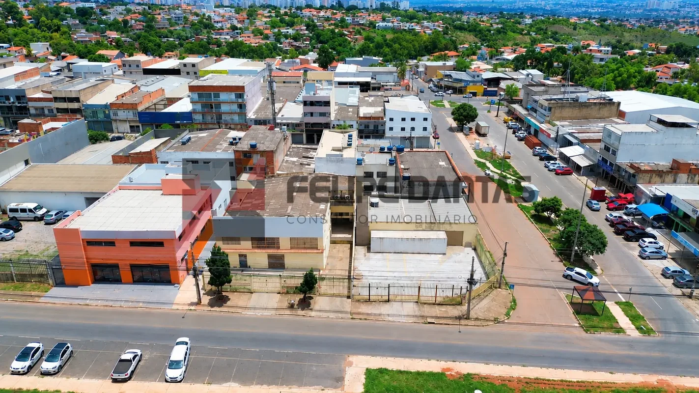 GALPÃO DE ESQUINA À VENDA | EXCELENTE VISIBILIDADE COMERCIALCom 585 m² de terren...