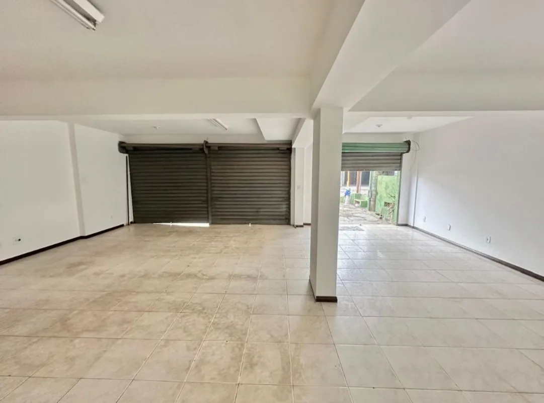 Loja comercial no SOF/Norte, composta por sala e banheiro.acabamento: piso em ce...