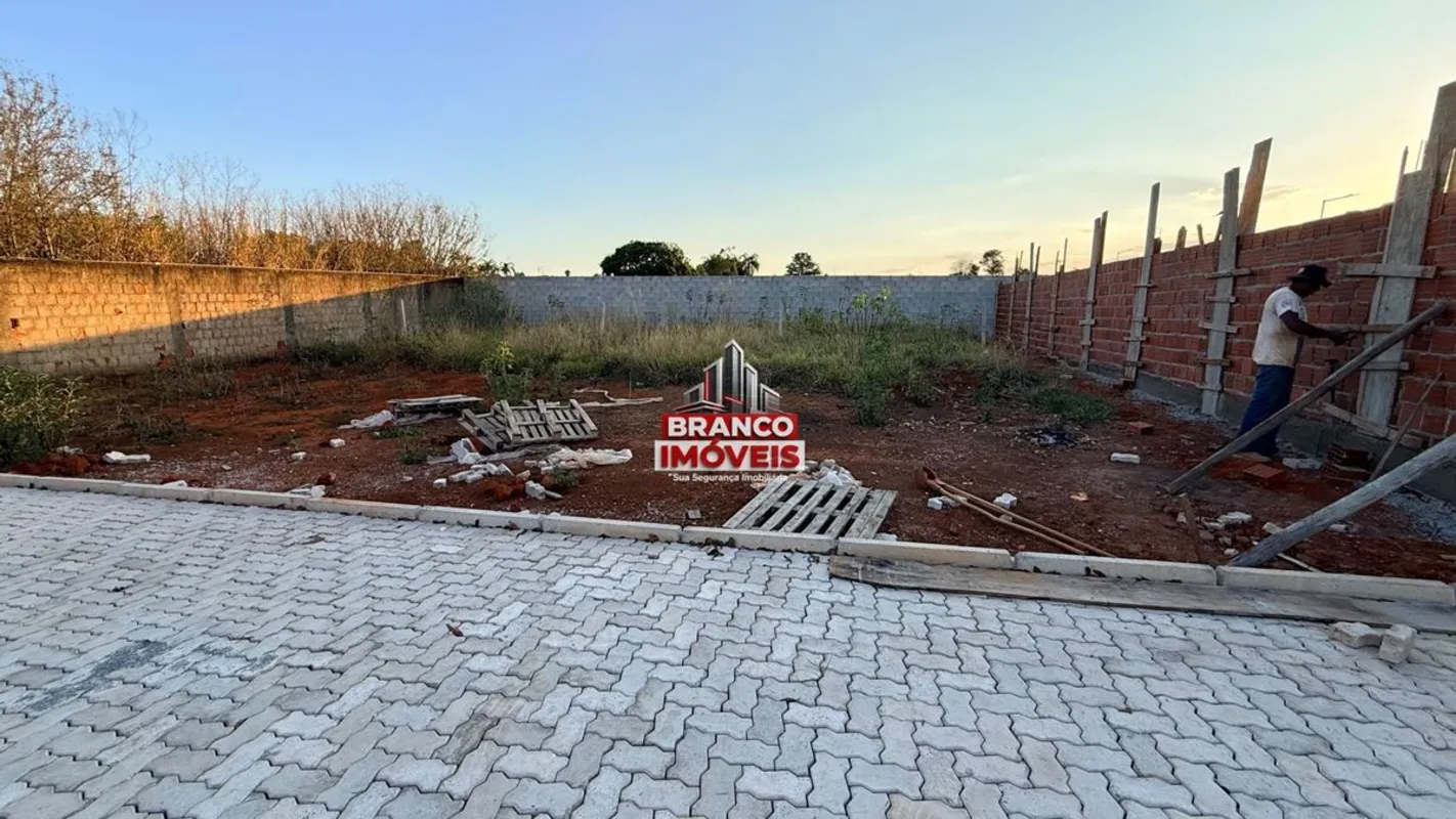 Lote de 400 m² em Condomínio Fechado Localização NobreExcelente lote de 400 m², ...