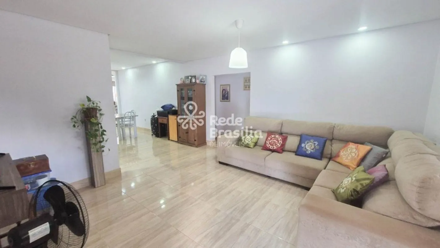 ESPAÇO, CONFORTO E POTENCIAL PARA SUA FAMÍLIASe você procura uma casa com terren...
