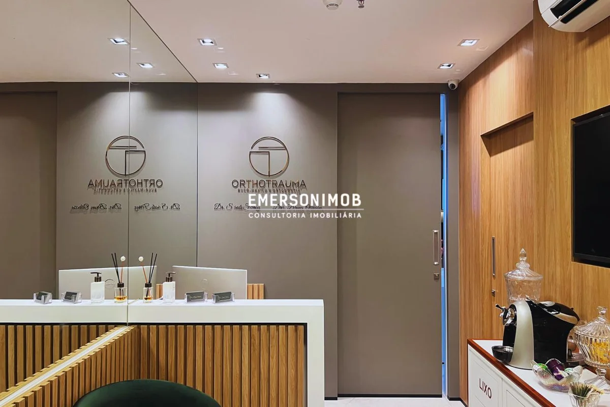 Sala comercial reformada de 32m² à venda no SGAS 915, ASA Sul, Brasília. Localiz...