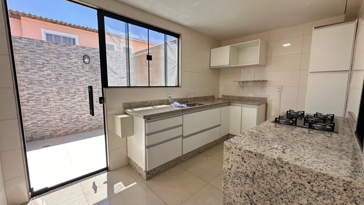Julisce Alencar Assessoria Imobiliária Aluga:-02 quartos, sendo 01 com armário, ...