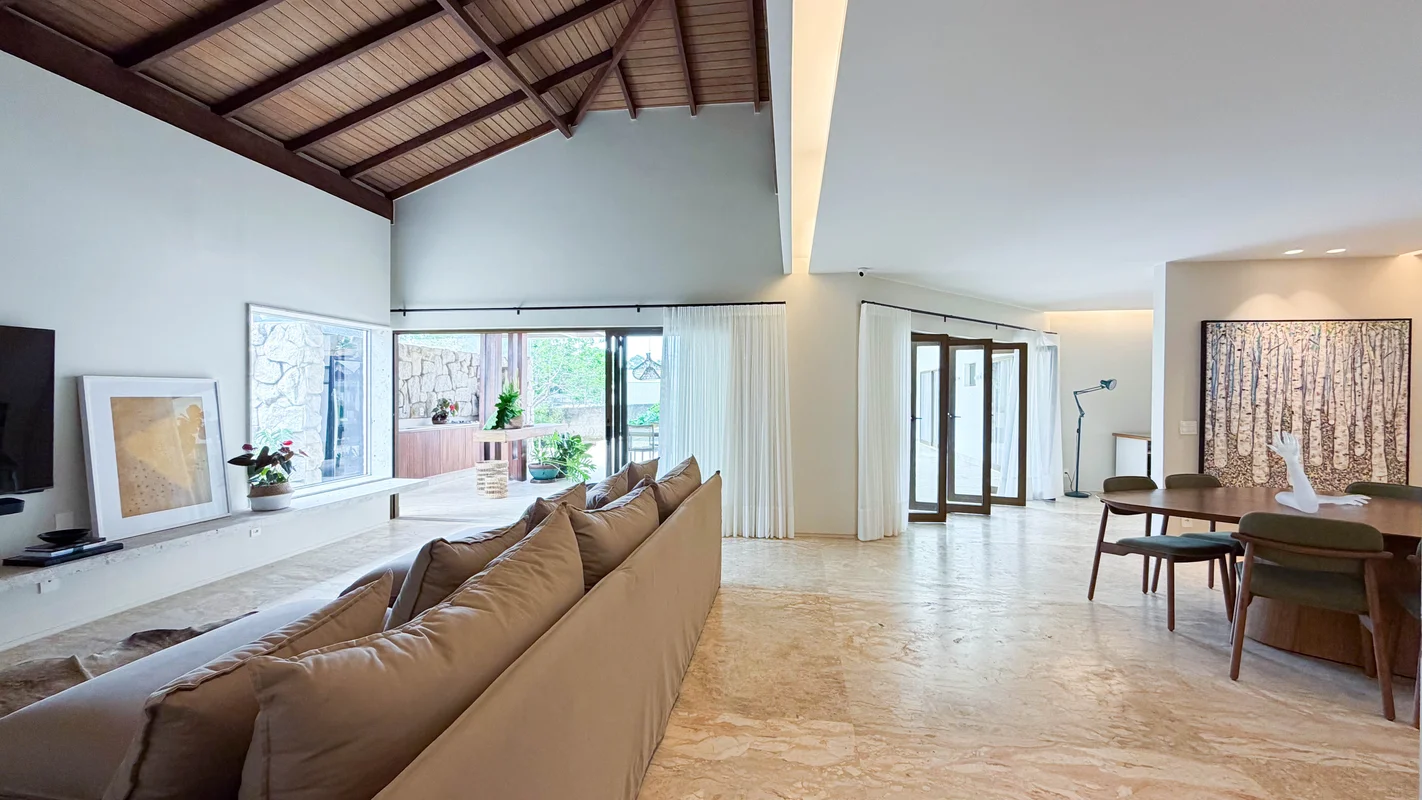 CASA TÉRREA REFORMADA | PARK WAYSabe aquela casa que, antes mesmo de você conhec...