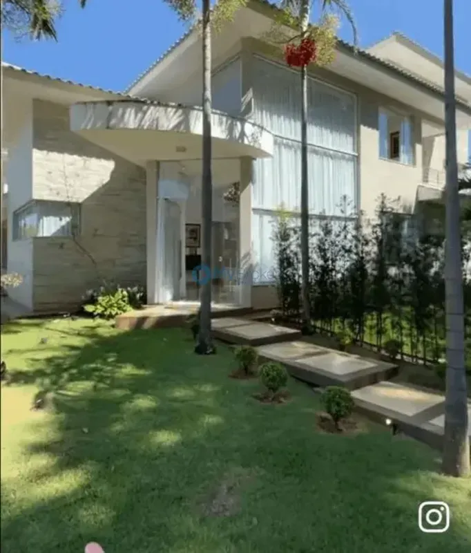 Excelente Sobrado Jardins Madri.Casa com 4 suÃ­tes, sendo 1 no andar tÃ©rreo e 3...