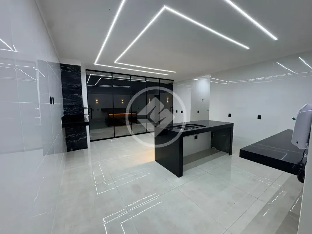 EXCELENTE CASA COM 03 QUARTOS / 01 SUÃTE MAIS PISCINA AQUECIDA NO SETOR VILA OL...