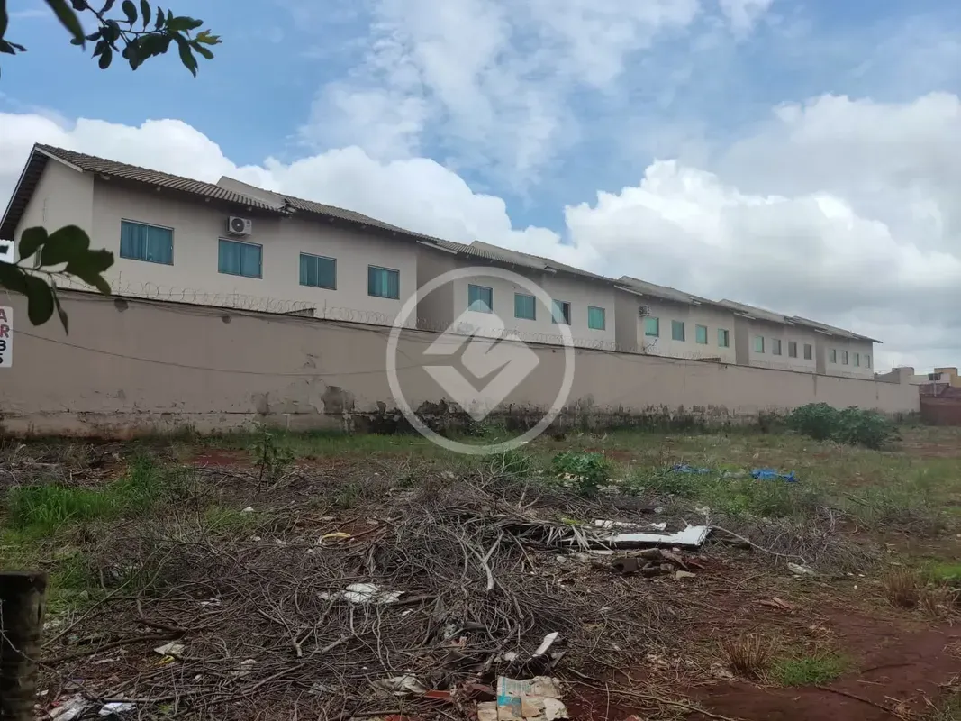 IncrÃ­vel lote de 1600m2 localizado em uma das principais avenidas da regiÃ£o. P...