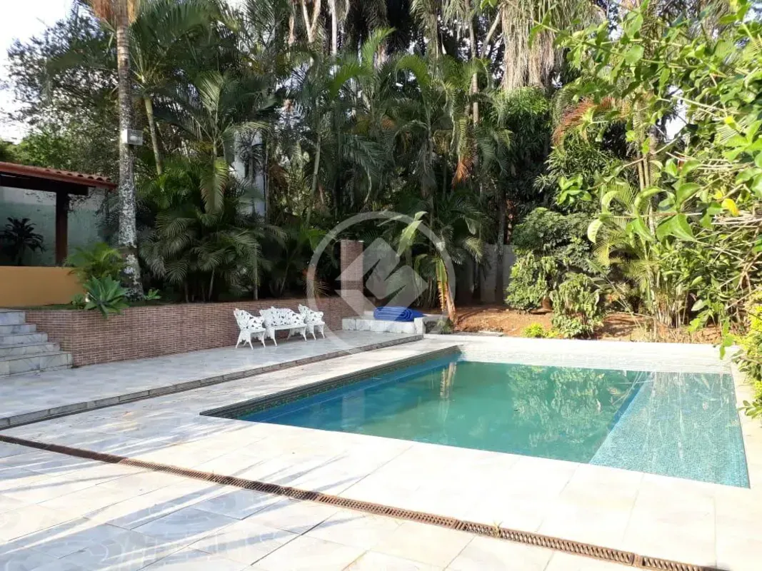 CHACARA PORTEIRA FECHADA COM 5.900 M2 DENTRO DA CIDADE. Venha conhecer um verdad...