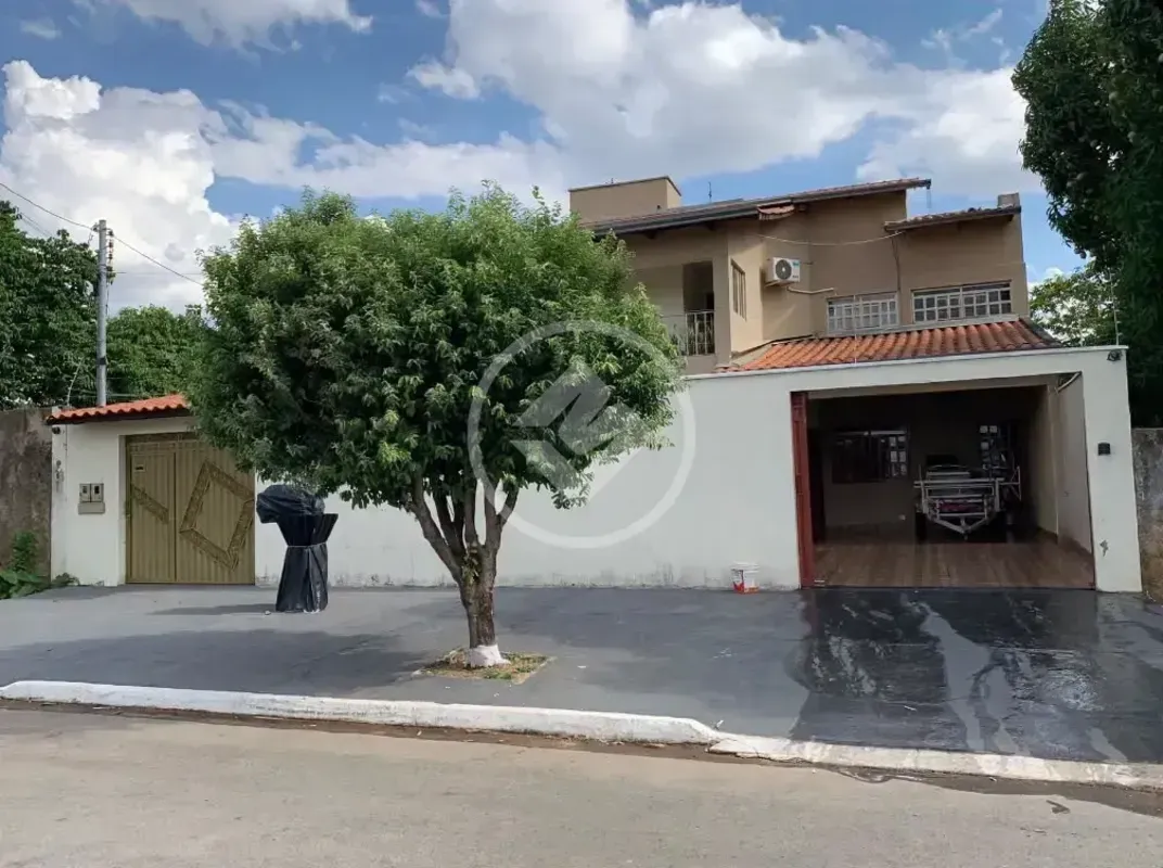 Sobrado Ã  venda em Aparecida de GoiÃ¢nia, no bairro Jardim HelvÃ©cia. 2 casas i...