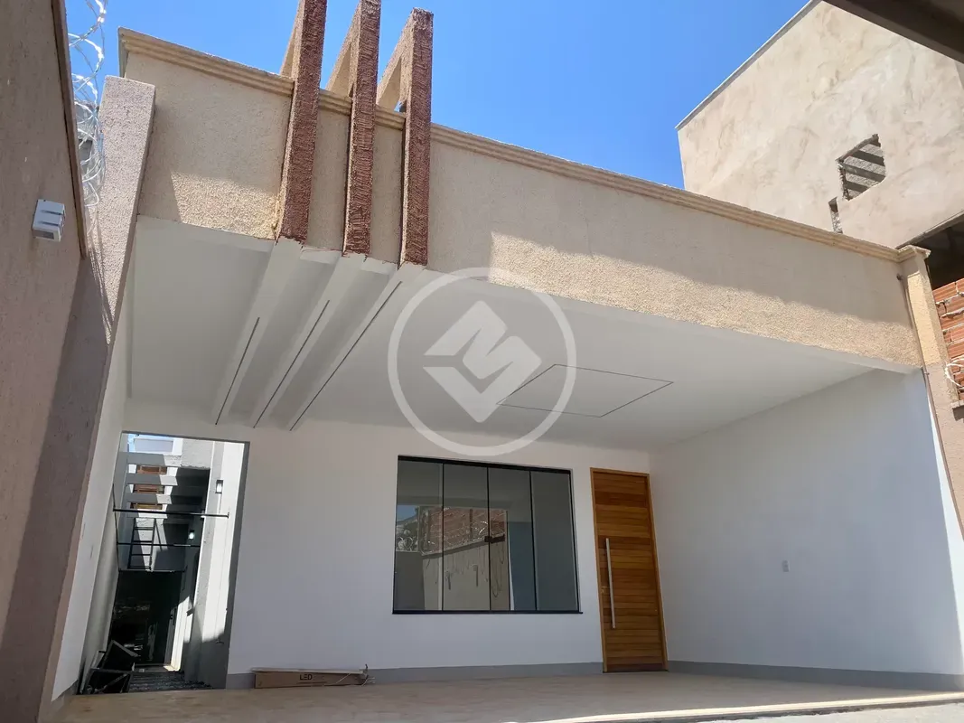CASA Ã? VENDA NO FAIÃ?ALVILLE Uma casa diferenciada, com ambientes bem distribuÃ...