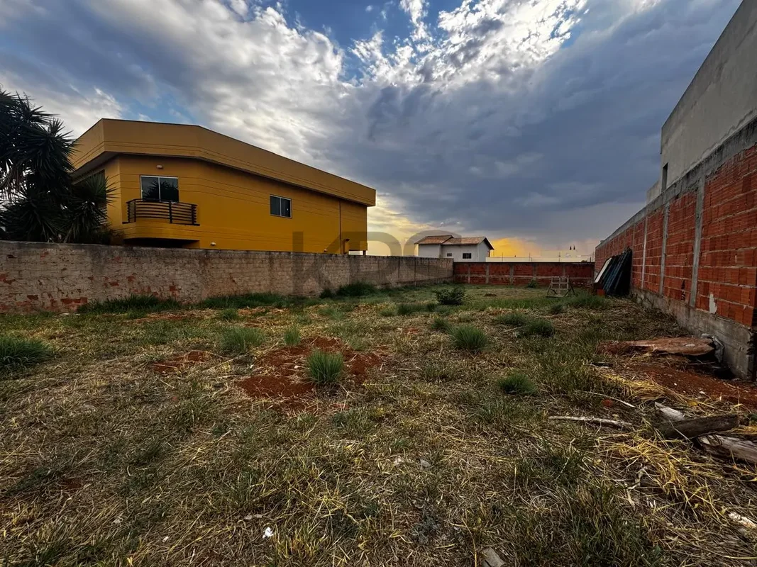 TERRENO NO ALTO DA BOA VISTA. O LUGAR PARA TIRAR O PROJETO DA SUA CASA DO PAPEL....
