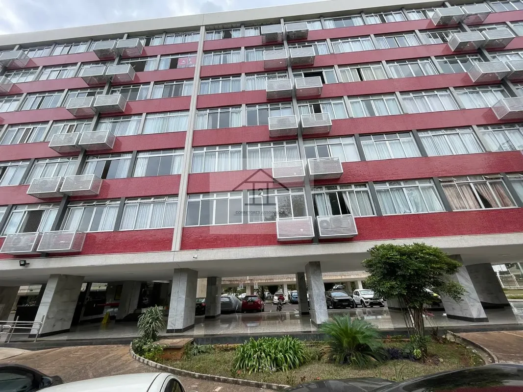 Alugo apartamento em ótimo estado de conservação,sendo sala, 1 quarto com armári...