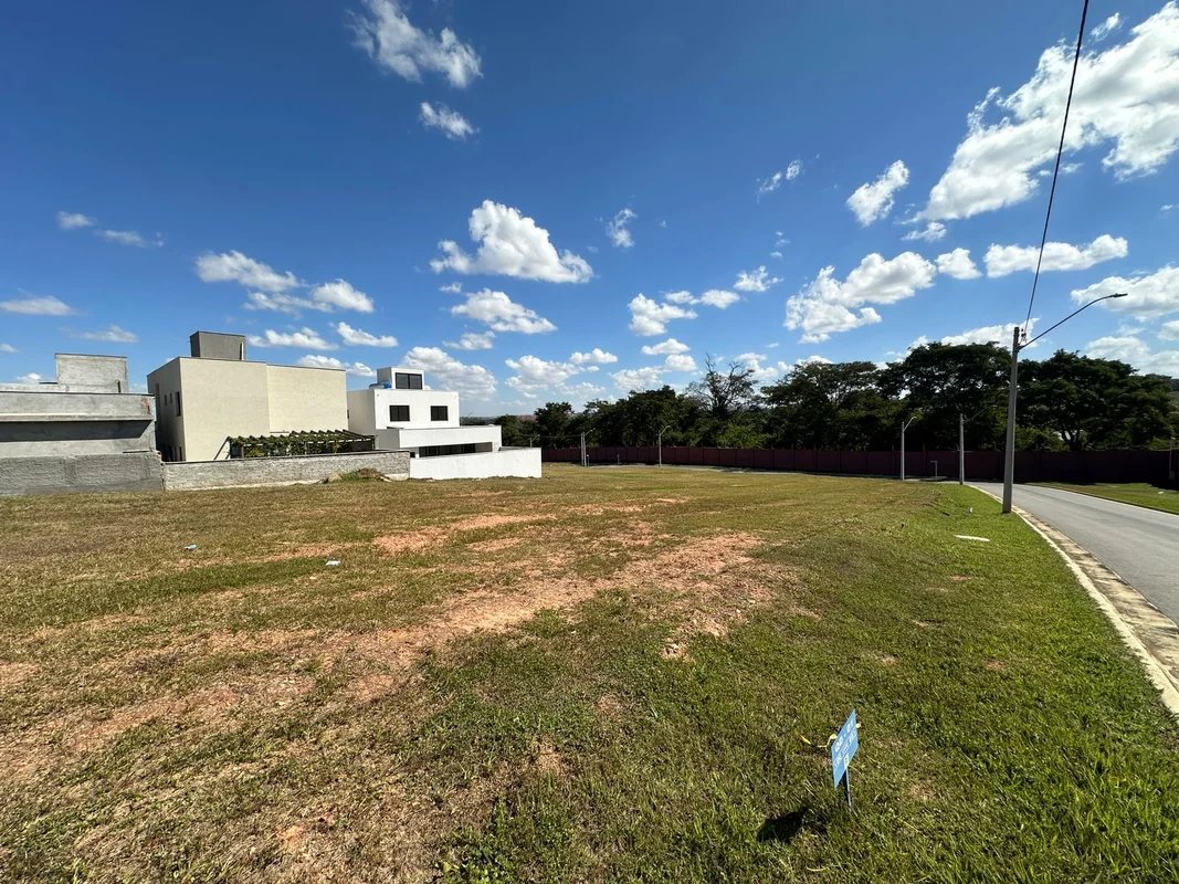 JARDINS CAPRIÁrea do lote 276,22m²;Rua privilegiada calminha, 8 moradores .. sem...