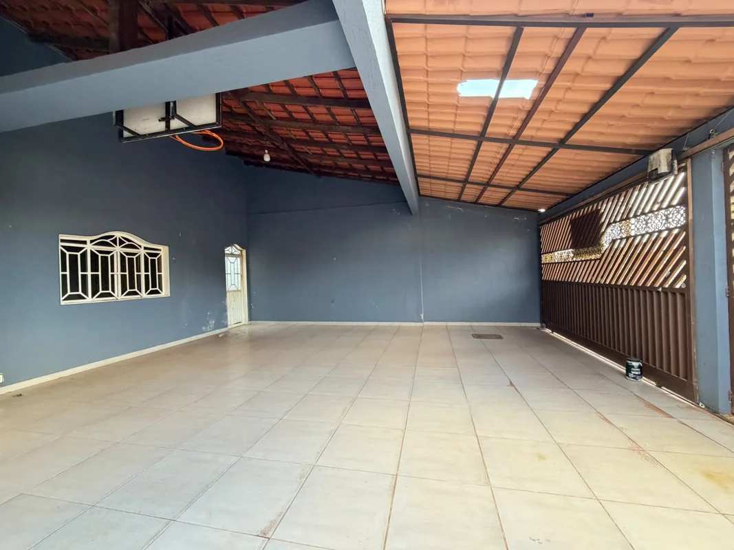 Excelente casa com 02 pavimentos, sendo no 1º Pavimento - Sala em 02 ambientes, ...