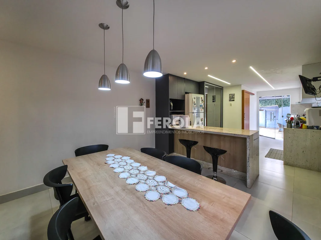 QE 30 - 98224-8049 - Casa linear - Laje - Varanda - Vazado - Ar-condicionado - M...