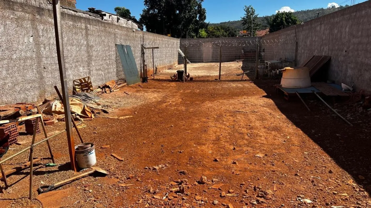 Imobiliária Solino vende lote na quadra 13 de Sobradinho-DF.Lote de 350m² escrit...