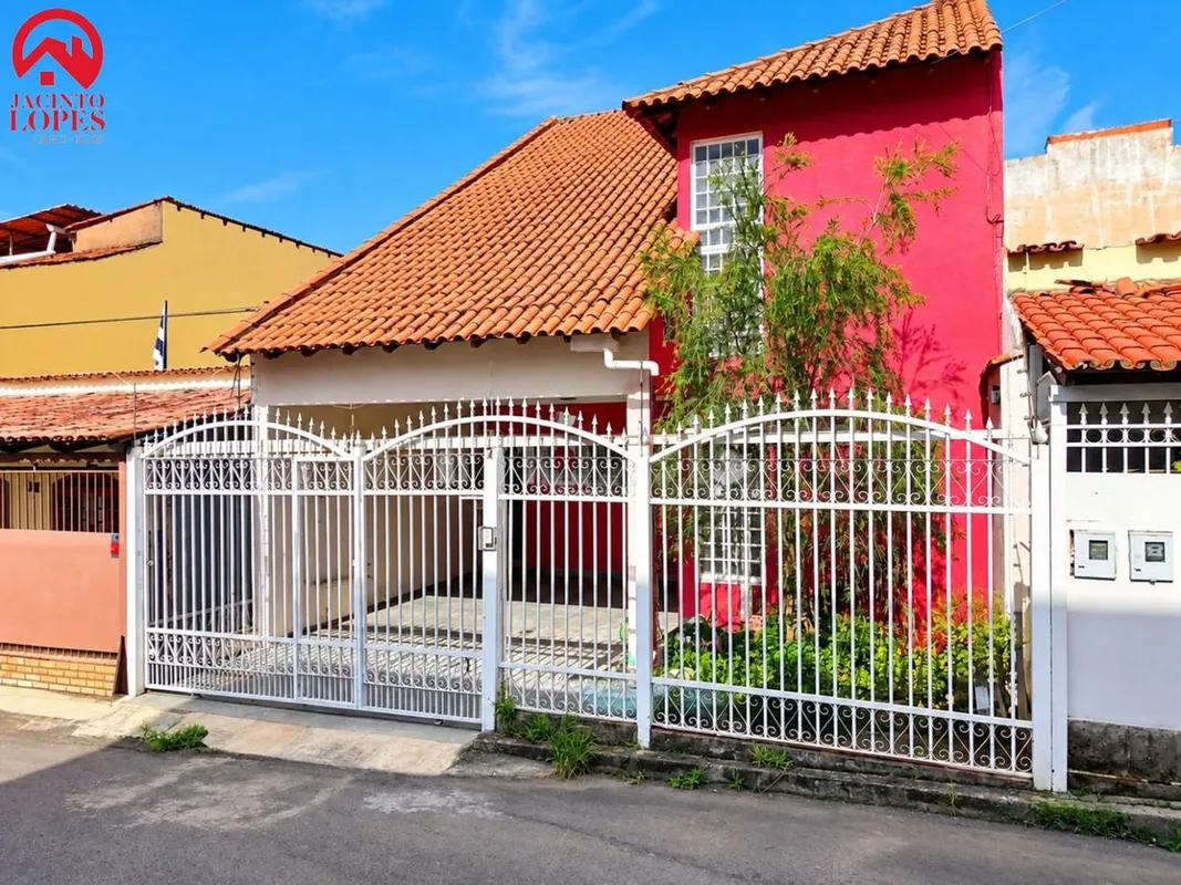 CASA À VENDA NO GUARÁ QUADRA 44198 m² de área construídaOPORTUNIDADE! SOBRADO CO...