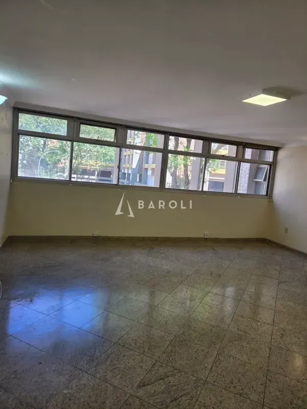 SQS 207 | 163 m² | 3 QUARTOS | CANTO, VAZADO e VISTA LIVRE | PREDIO REFORMADO Na...