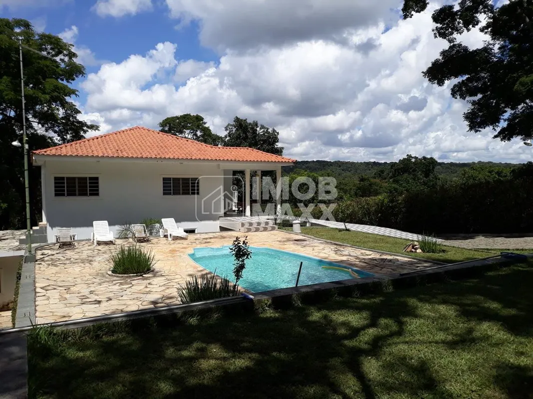 Descubra o refúgio perfeito na charmosa chácara localizada em Planaltina, na áre...
