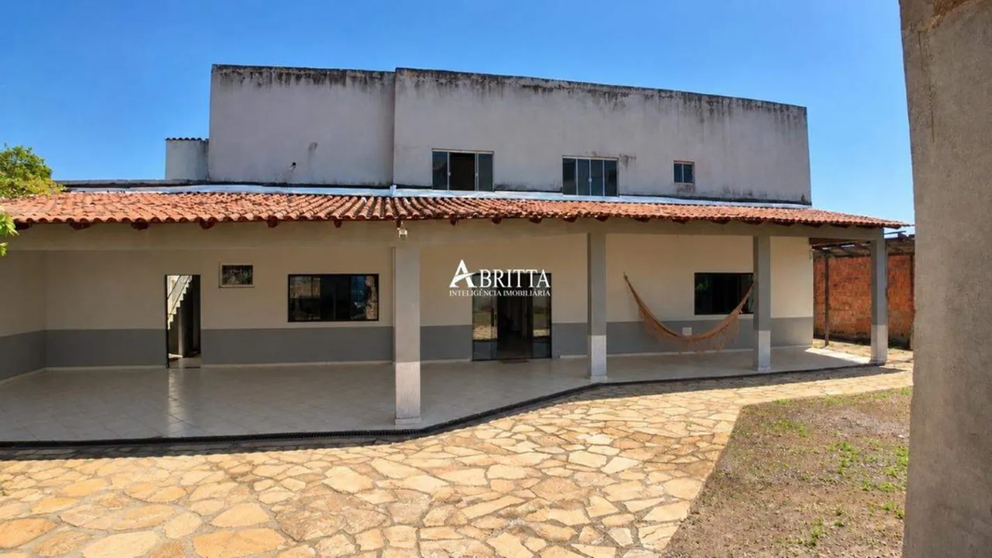 SOBRADO COM 3 QUARTOS NO TÉRREO - CONDOMÍNIO FECHADO EM ARNIQUEIRASEspaço para m...