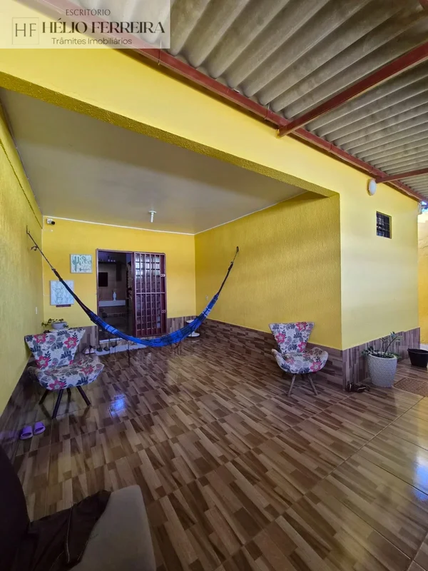 Ótima na Quadra 206 - Santa Maria Sul, com:- 3 quartos - banheiro social,- sala ...