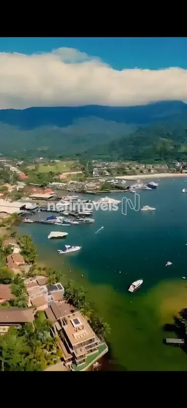 No Fasano Frades Yacht Club. Assinada pelo renomado arquiteto João Armentano, co...