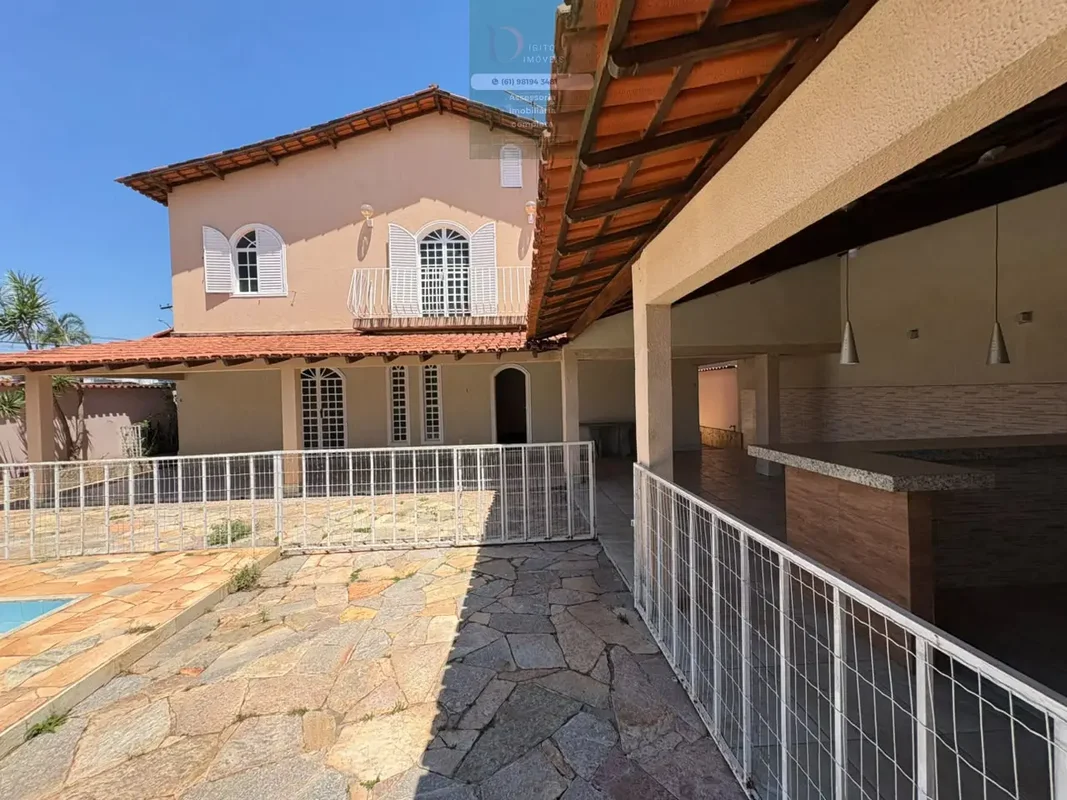 Aluguel de Casa no Jardim Botânico com 4 Suítes, Lazer, piscina no Condomínio Sa...