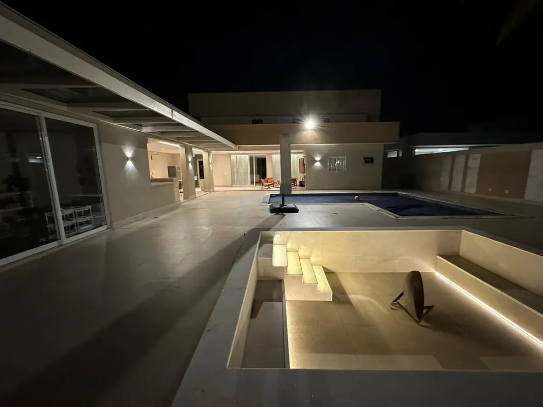 Rua 10B Vicente Pires975m2 de lote | 482m2 de área construídaPISO INFERIOR:Sala ...