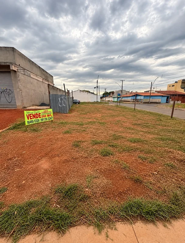 Oportunidade Única: Lote Comercial Vazado com Localização Estratégica!Você que b...