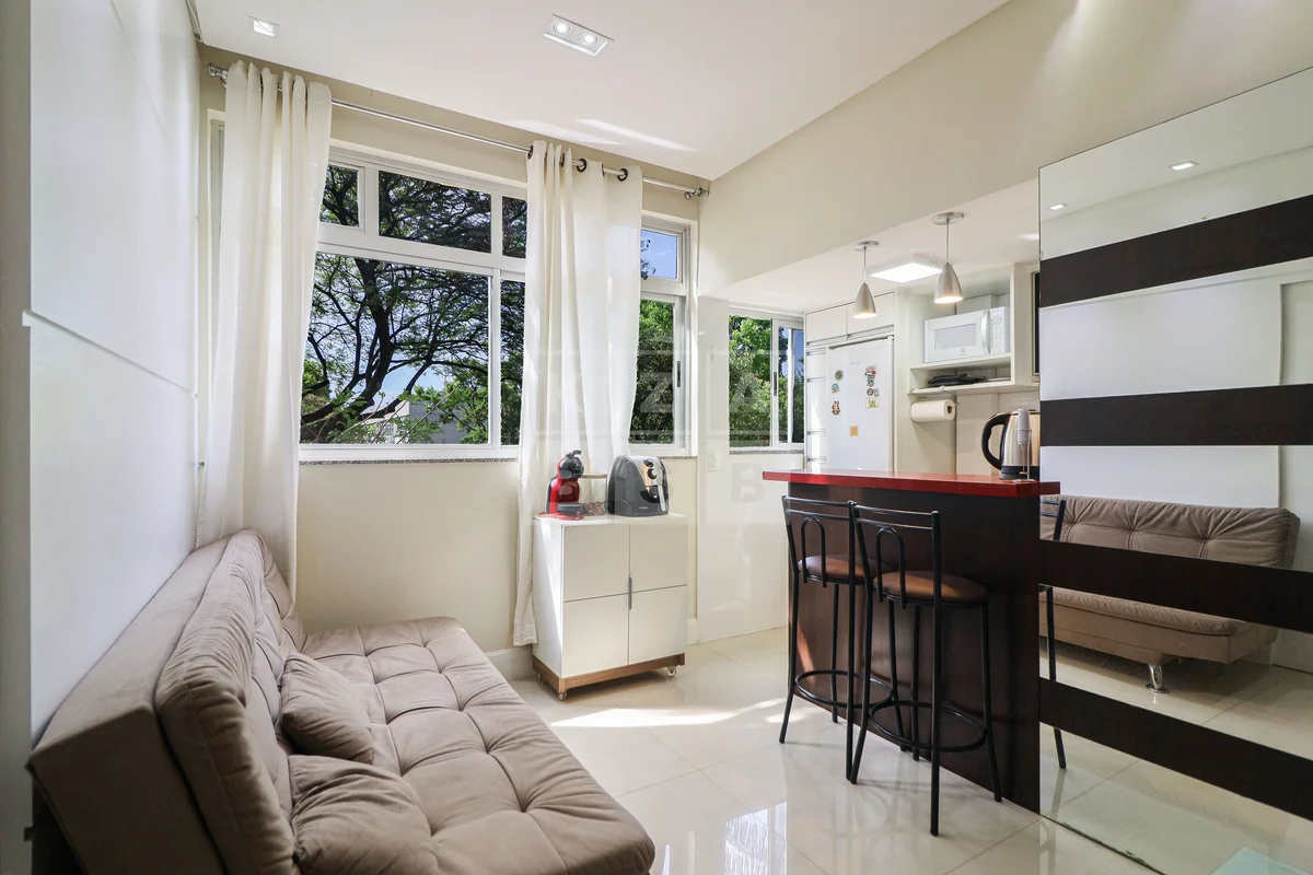 Apartamento de 1 quarto na 404 Sul, reformado e totalmente mobiliado.Nascente, c...