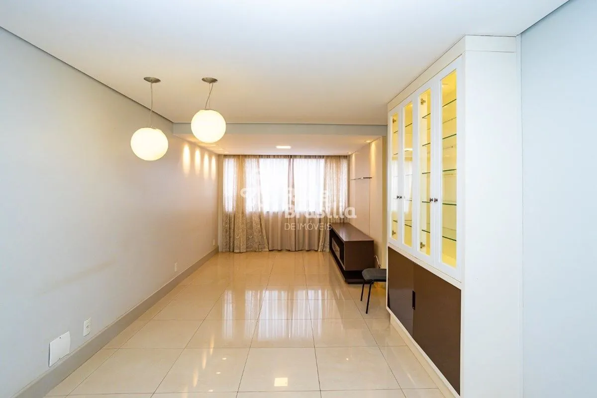 SQN 208 - Asa Norte Localizada na SQN 208, uma das quadras tradicionais da Asa N...