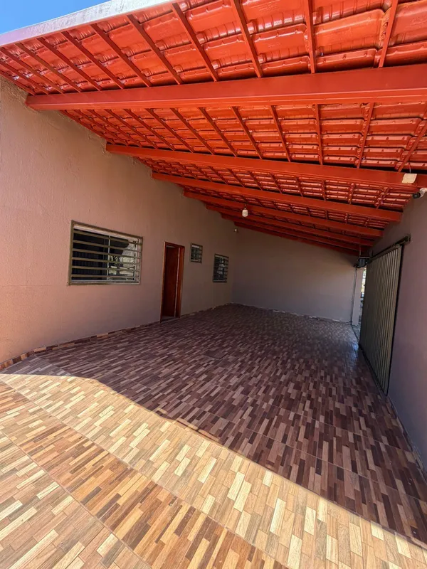 VENDE-SE – CASA DE ESQUINA Setor Parque Eldorados Oeste – Goiânia/GOApenas 10 mi...
