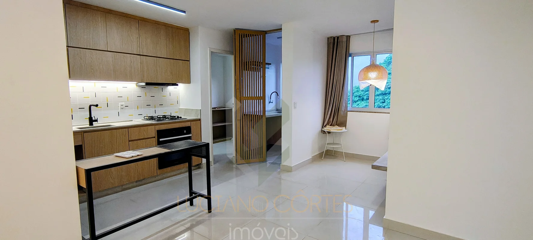 Encante-se com este apartamento reformado na SQN 402, ASA NORTE, Brasília. Com u...