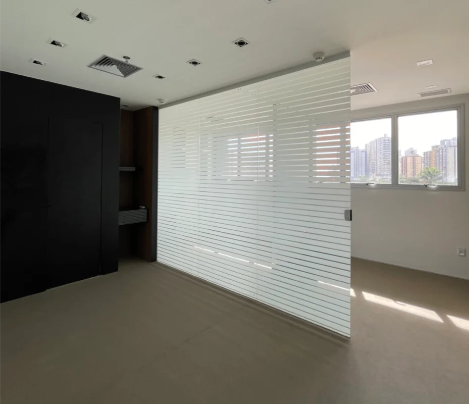 Sala reformada no LED OFFICE em Águas Claras, próximo ao Taguatinga ShoppingSão ...